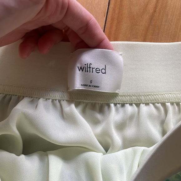 Aritzia skirt size small - Picture 2 of 2